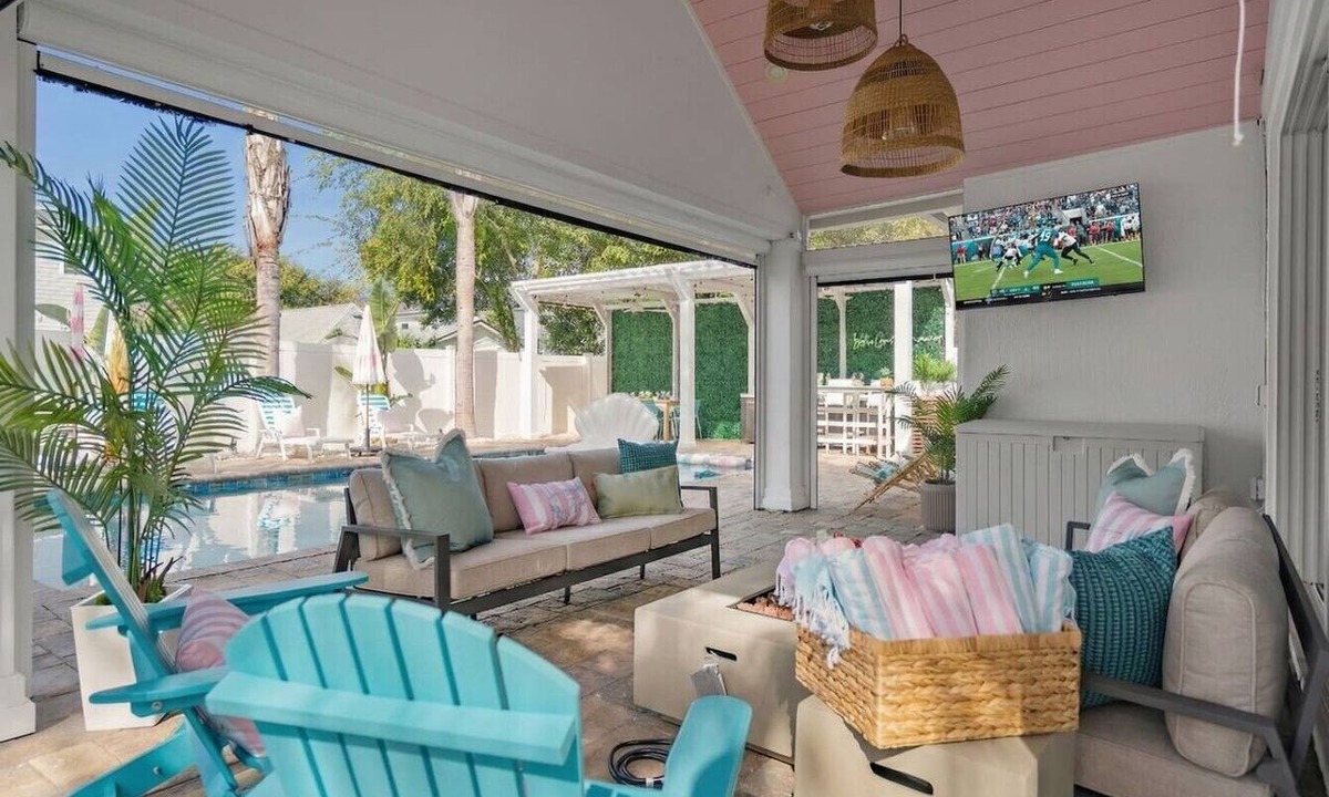 Jacksonville Beach House | Jacksonville Beach Luxury Stay: Pool, Cinema & GameRoom