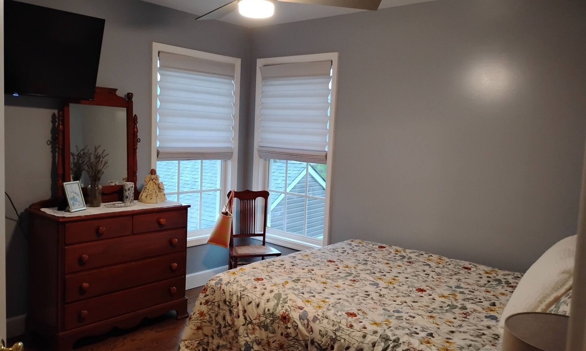 Stormstown Bed & Breakfast | Jayne's Timeless Treasures 1-Bedroom Bed and Breakfast in charming Port Matilda