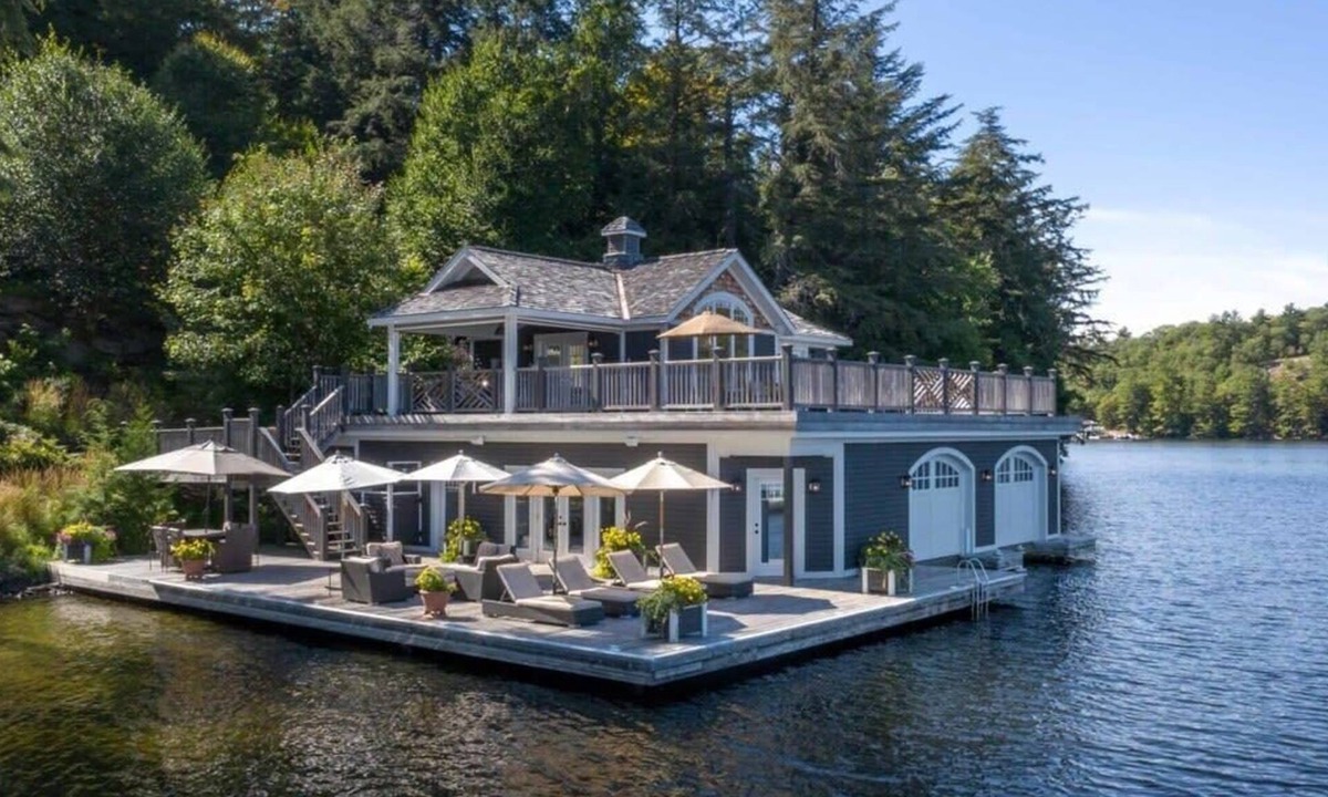Minett House | Juddhaven Lake Rosseau Lake House with all the bells and whistles!