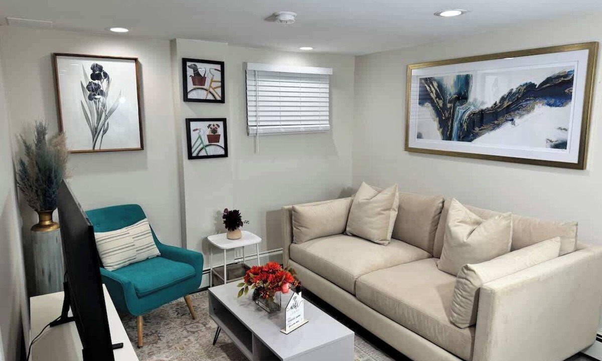 Hempstead House | Julie's Cozy 2 Bedroom Basement Apartment