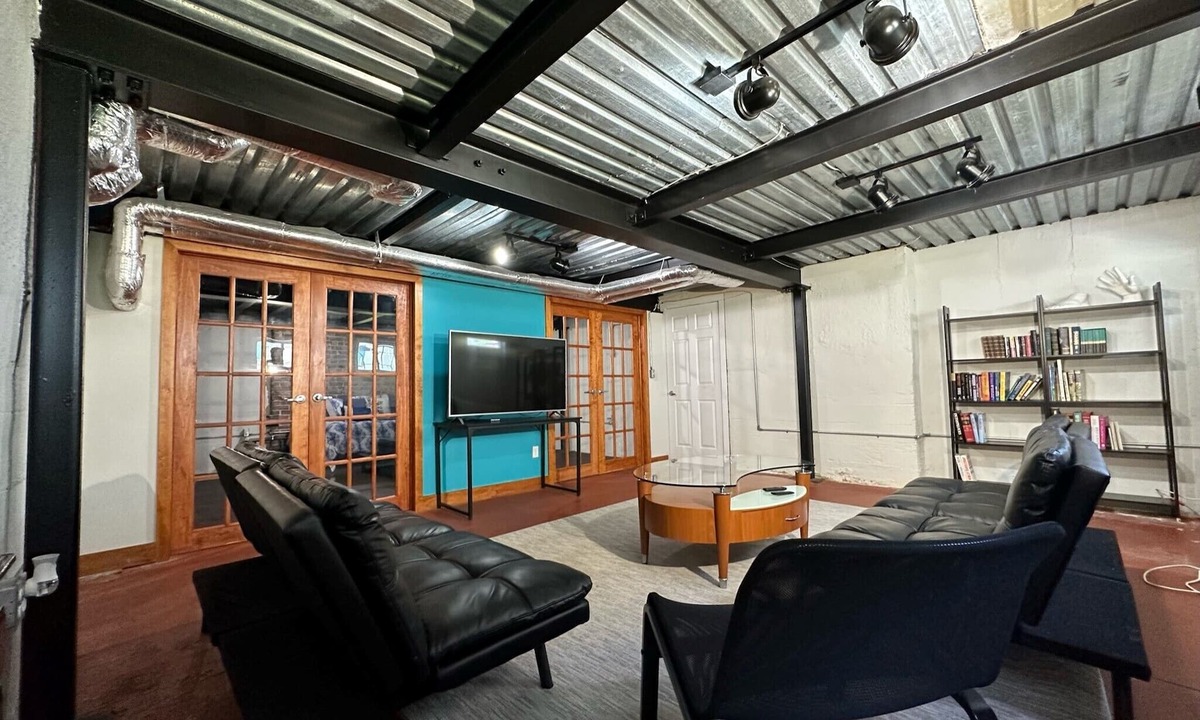 Long Beach Apartment | Just blocks to the beach with loft vibe-2 beach passes included with your stay