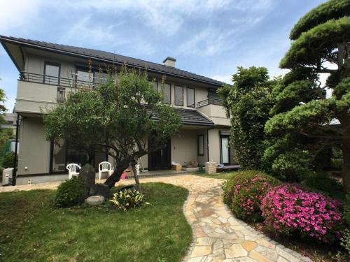 Kamakura Villa | Kamakura Guest House 3 Bedrooms, Sleeps 10