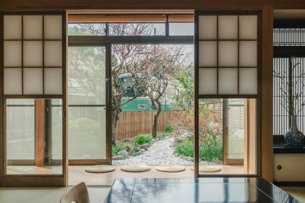 Kamakura House | Kamakura Suzune - Japanese Villa - Enoden view