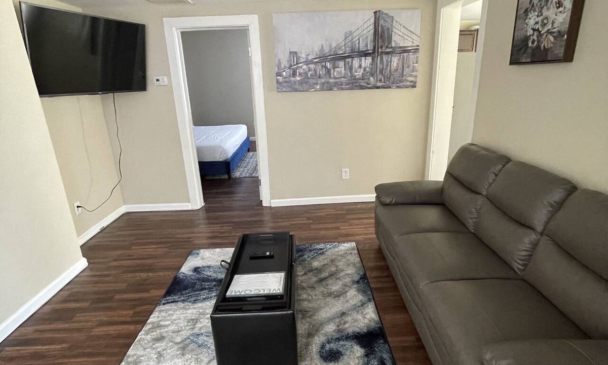 Folcroft Apartment | ✪King Bed Apartment✪ in Suburbs | Perfect Long Term Stay
