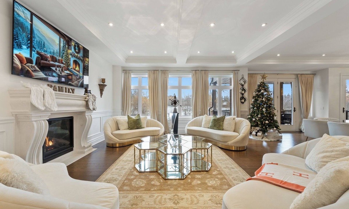 King City Villa | King City Villa 4 Bedroom Retreat with Spacious Backyard