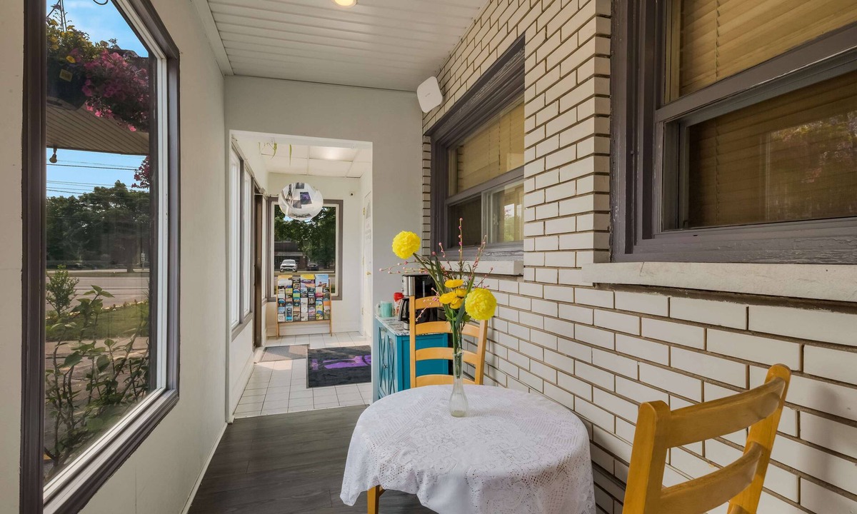 Aldershot Hotel | Knights Inn Burlington, ON