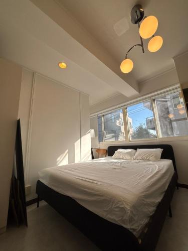 Nishiazabu Apartment | Kuro House - In the middle of Hiro, Omotesando, Roppongi