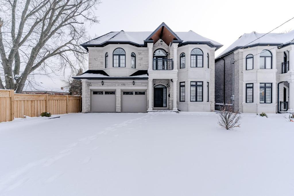 Bendale House | Lake Ontario Stylish Family-friendly House