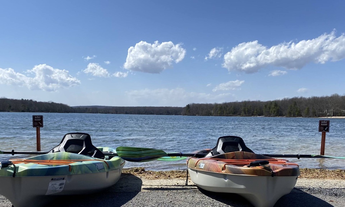 Jim Thorpe Cottage | Lake + Pool Access! Playroom, Game Room, Fire Pit + Finished Basement