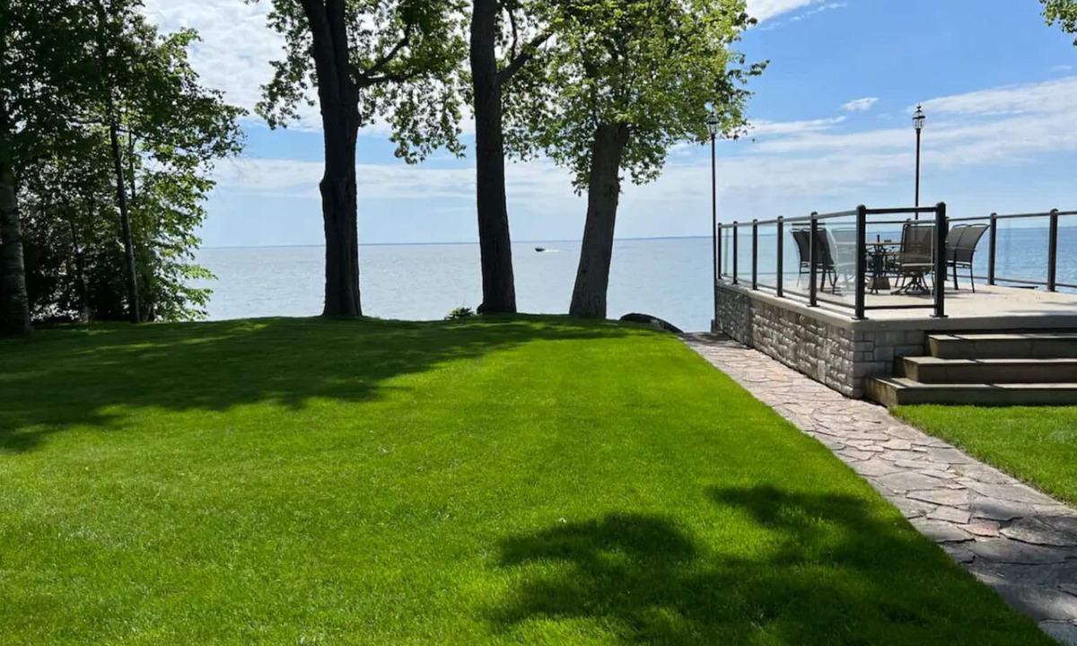 Oro Station Cottage | Lake Simcoe Water Front Cottage