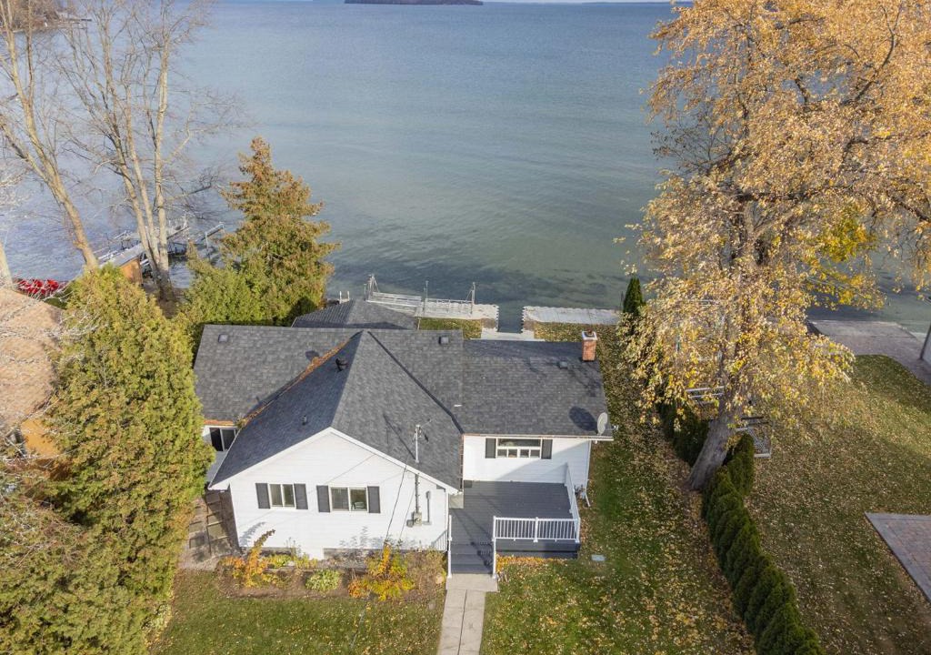 Alcona House | Lake Simcoe waterfront cottage