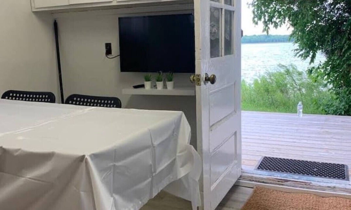 South Bruce Peninsula Cabin | Lake View Family Hideaway 1 Bedroom, sleep 2