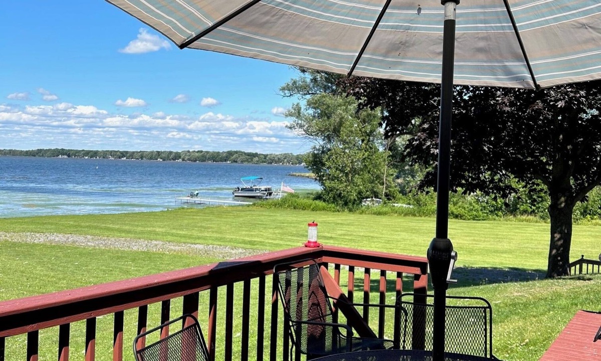 Durhamville House | LAKE VIEW GEM - BEAUTIFUL VIEWS, RESTAURANT/MARINA NEXT DOOR.