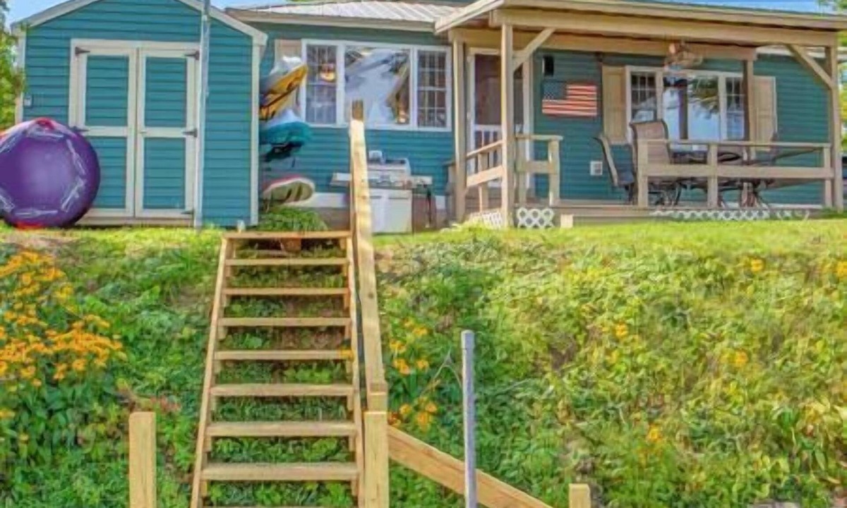 Hamilton House | Lakefront, 5 min to Colgate, Sleeps 6, Kayaks, Lake Moraine Home #4 Near Colgate University
