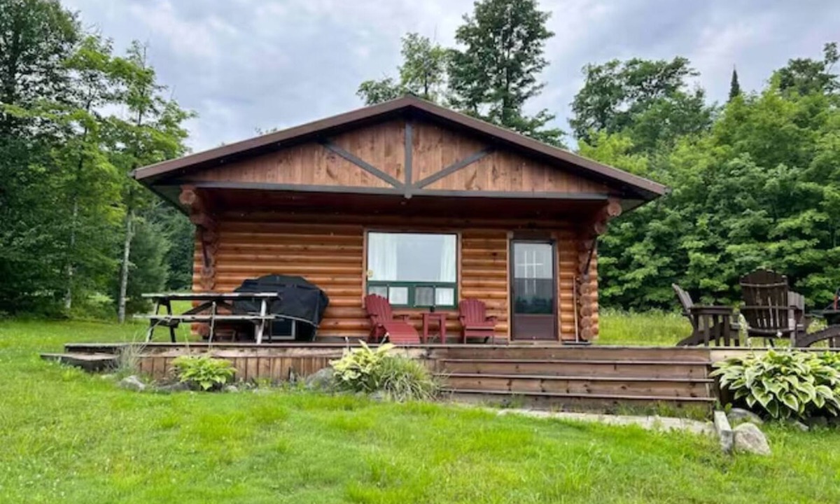 Unorganized Centre Parry Sound Cabin | Lakefront Cabin #6 - 4 Season - Sleeps 7