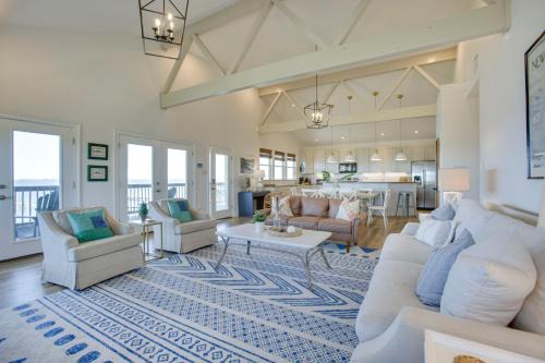 Lake Catherine House | Lakefront NOLA Home w/Hot Tub & Views!