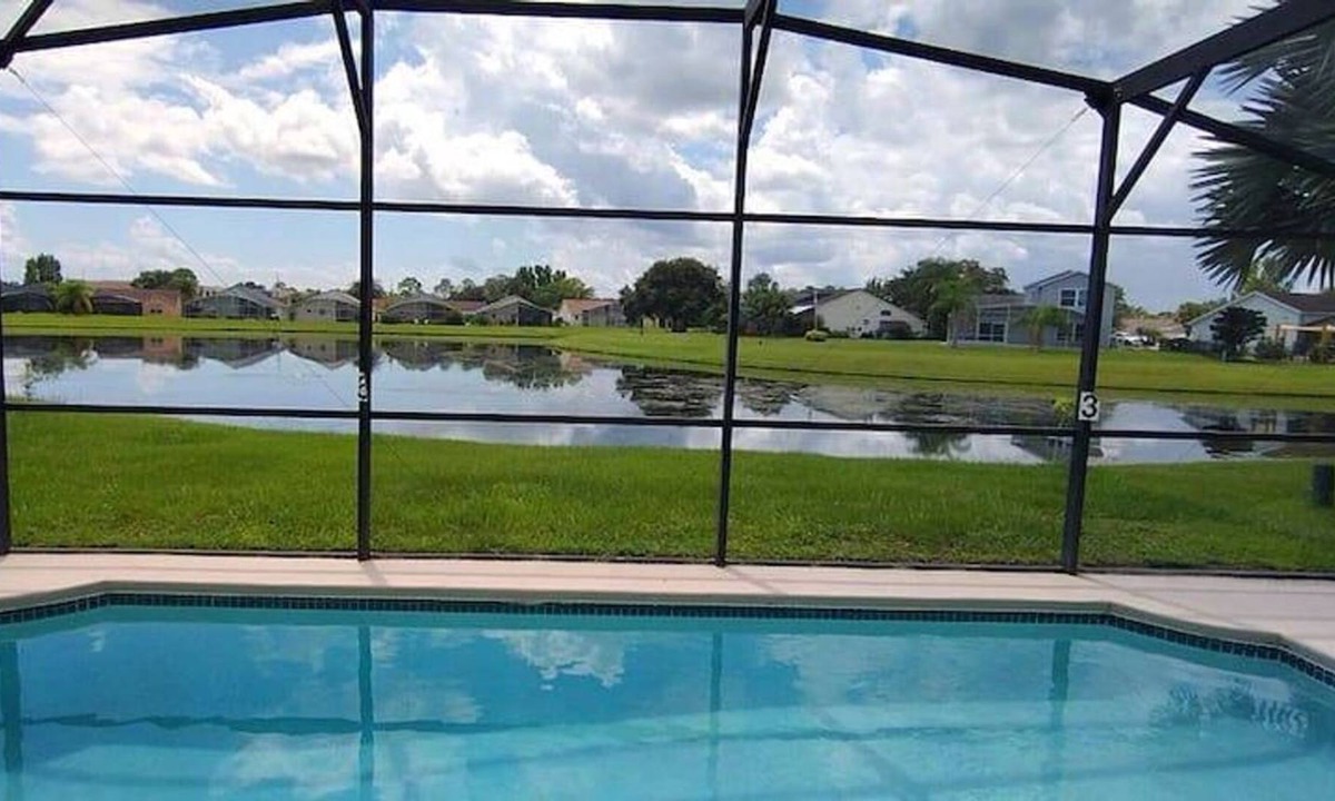 Crescent Lakes House | Lakefront Villa with private heated pool. 30 Minutes from Disney / Universal!