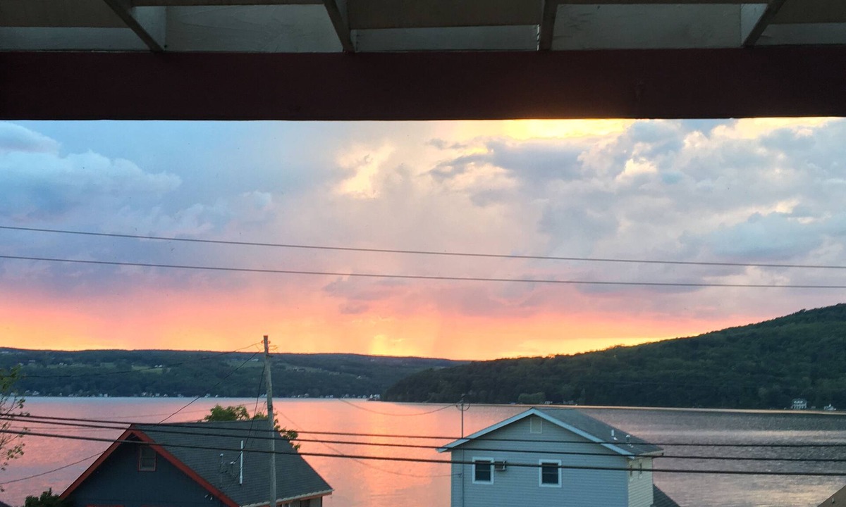 Valois Cottage | Lakeview Cottage Has it All!