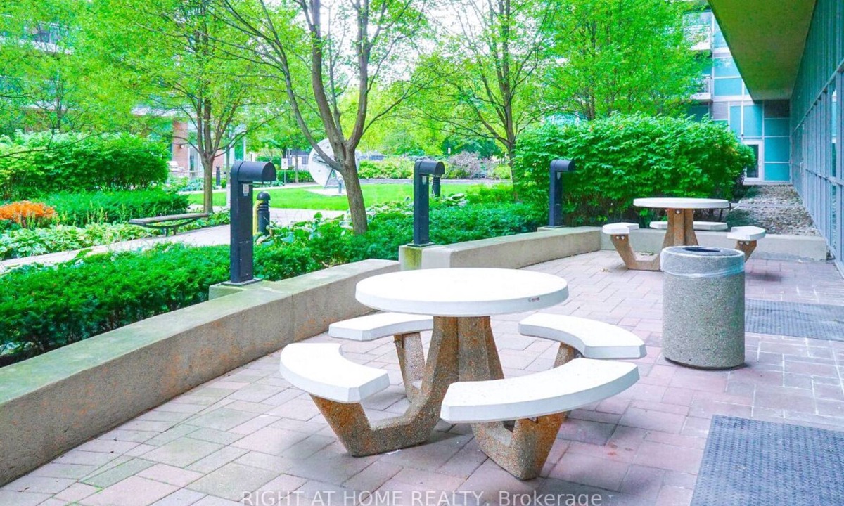 King West Village Condo | Lakeview High Rise 2 beds + Indoor Parking