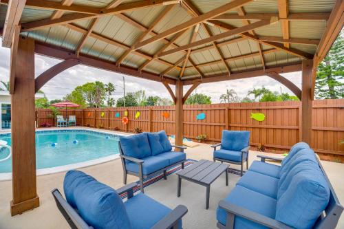 Bowe Gardens House | Lanai, Grill and Outdoor Pool Melbourne Duplex!