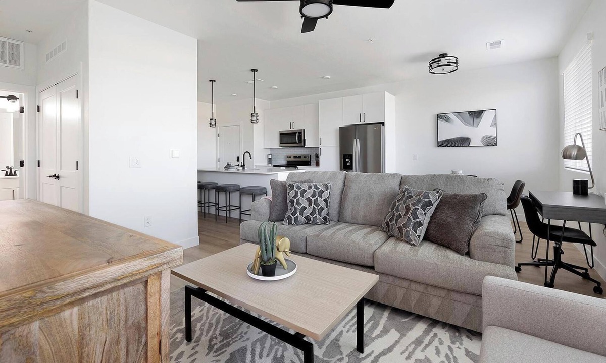 Casa Grande Apartment | Landing | Modern 1BD, Gym, Pool