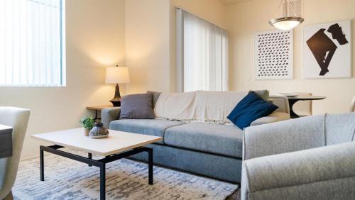 Tucson Apartment | Landing - Modern Apartment with Amazing Amenities (ID7401X51)