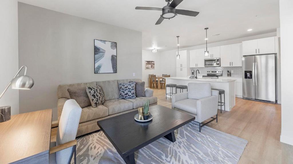 Casa Grande Apartment | Landing Stunning 2BD Clubhouse Gym
