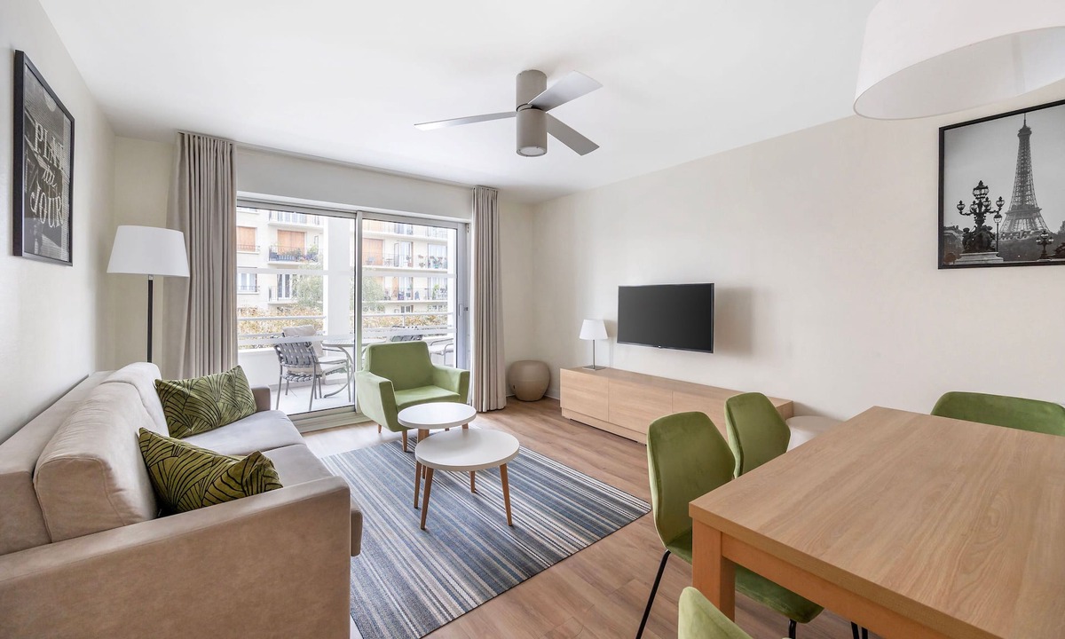 Diderot Condo | Large 2-Bed Apartment | Paris Vincennes | Sleeps 6
