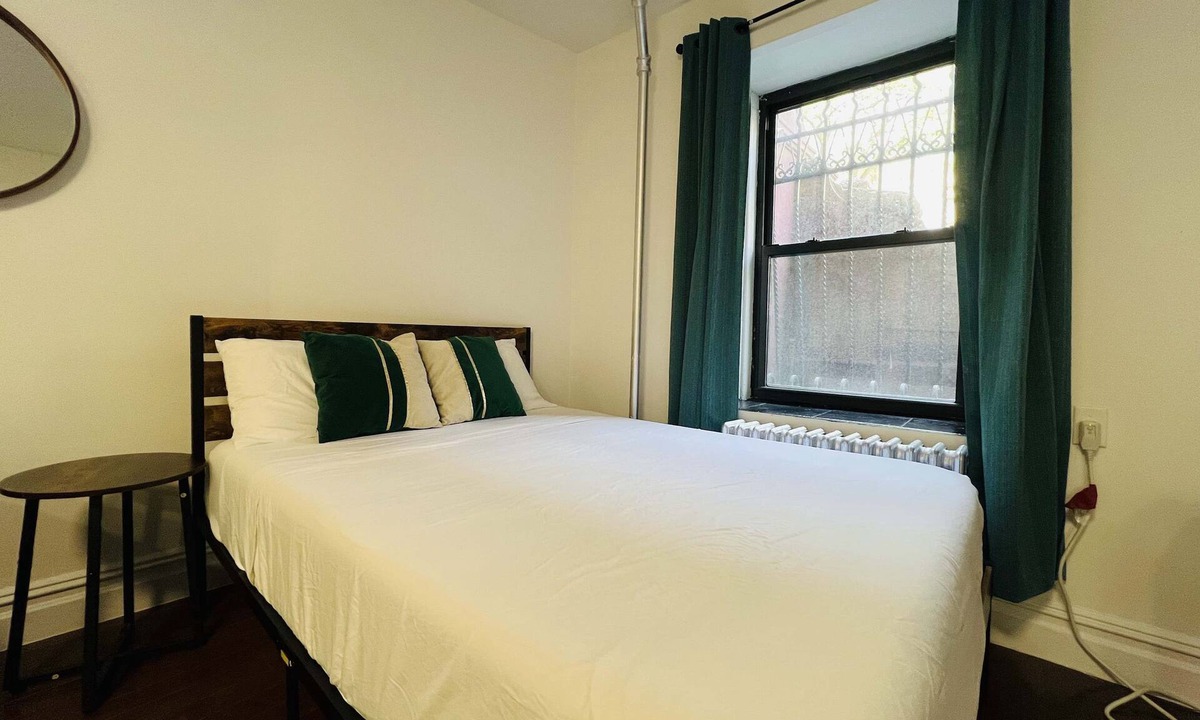 Hell's Kitchen Apartment | Large 2BR Midtown Apartment Walk to Times Square