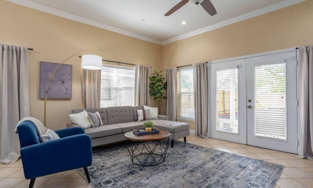 College Park House | Large 3 bedroom with King Bed!