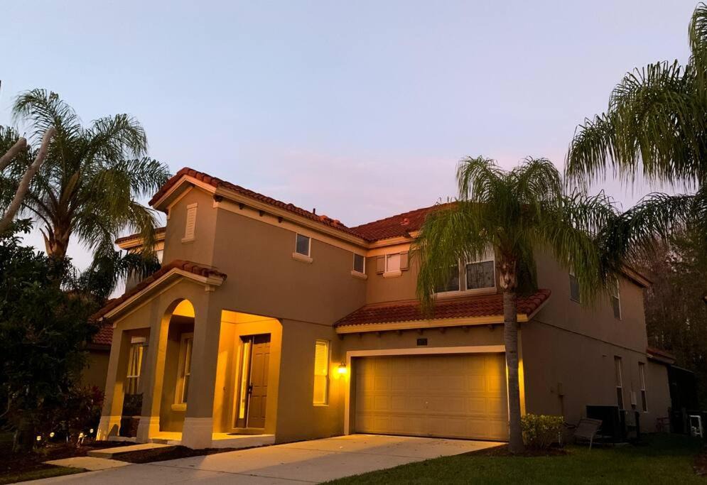 Bellavida House | Large 6 Bedroom Home Near Disney World - Private Pool, Hot Tub and Grill