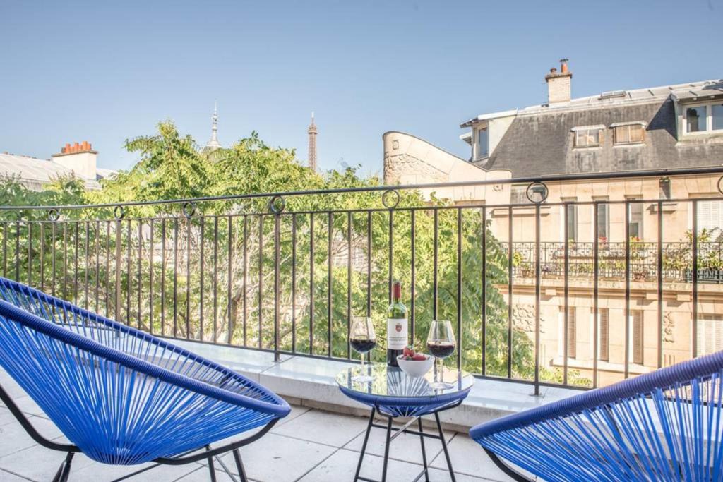 Passy Apartment | Large flat for 4 people with terrace and view on the Eiffel Tower