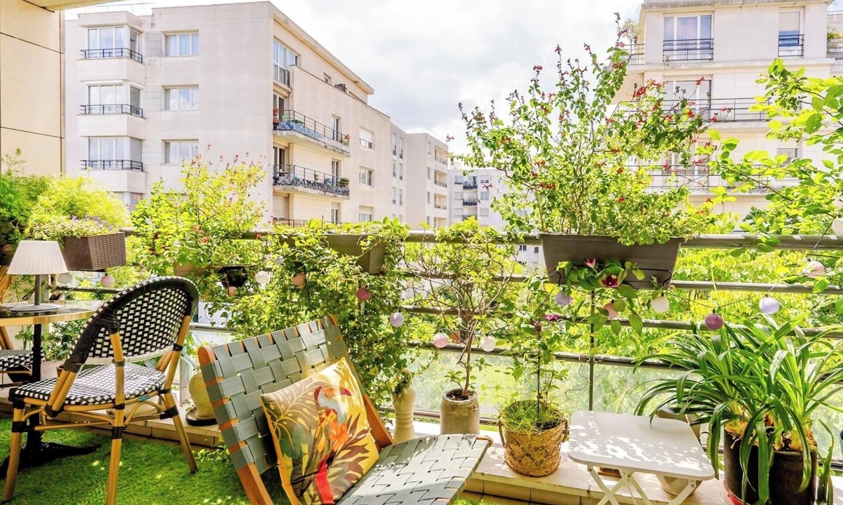 Combat Apartment | Large Two-bedroom Flat to Rent in Paris,100m From Beautiful Buttes Chaumont Parc