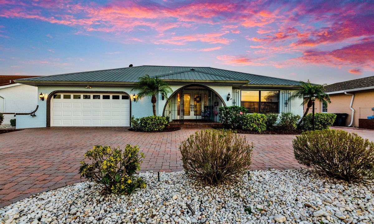 Apollo Beach House | Last minute fall cancellation=fall Special