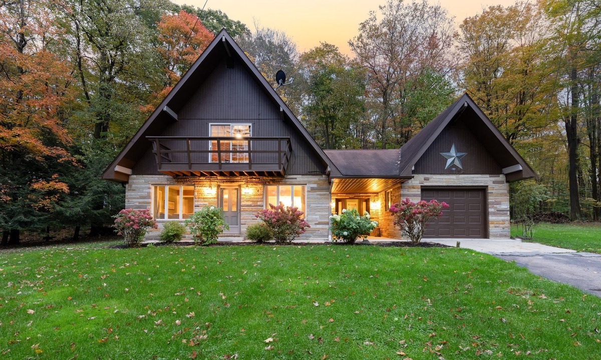 Somerset Ski Chalet | Laurel Highlands Getaway Chalet - Fire Pit, Game Room, Near Lake & Ski Resorts