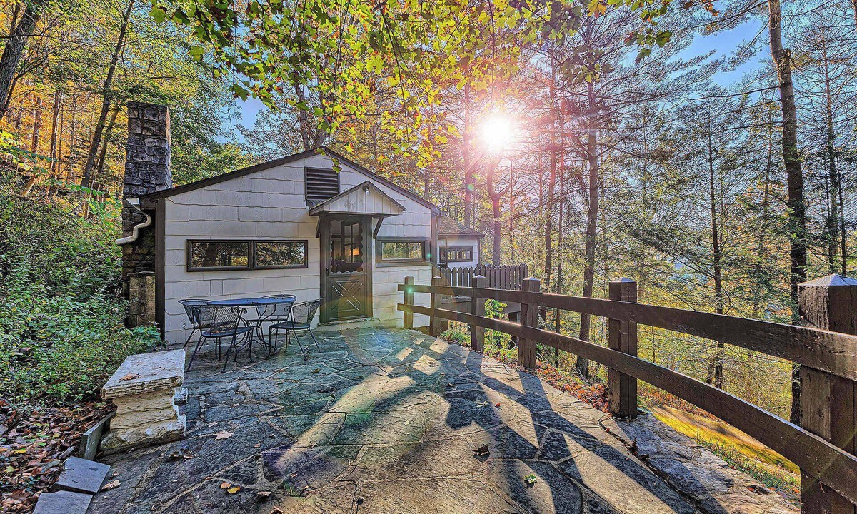 Ligonier Cabin | Laurel Hollow Cottage at Cliffwood Colony