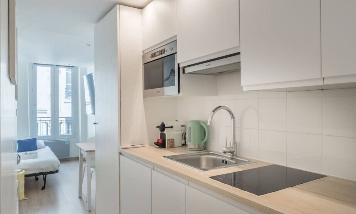 Strasbourg -Saint-Denis Apartment | Lavie Maison: Paris A/C Retreat