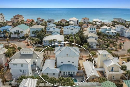 Crystal Shores House | Lazy Bones - Vacation Home Near the Beach with Private Pool & Golf Cart