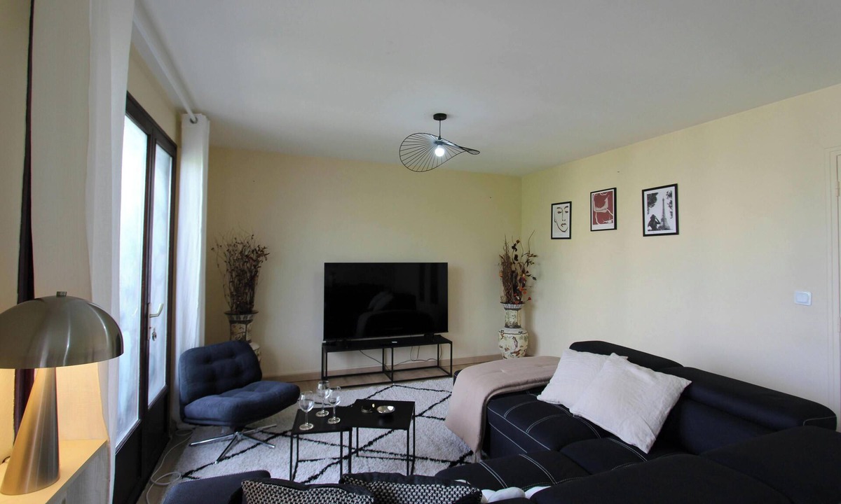 La Mare Apartment | Le 15' de paris - Three Bedroom Apartment, Sleeps 8