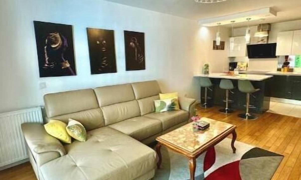 Saint-Cloud Apartment | Le Papillon Enchanté de Saint Cloud