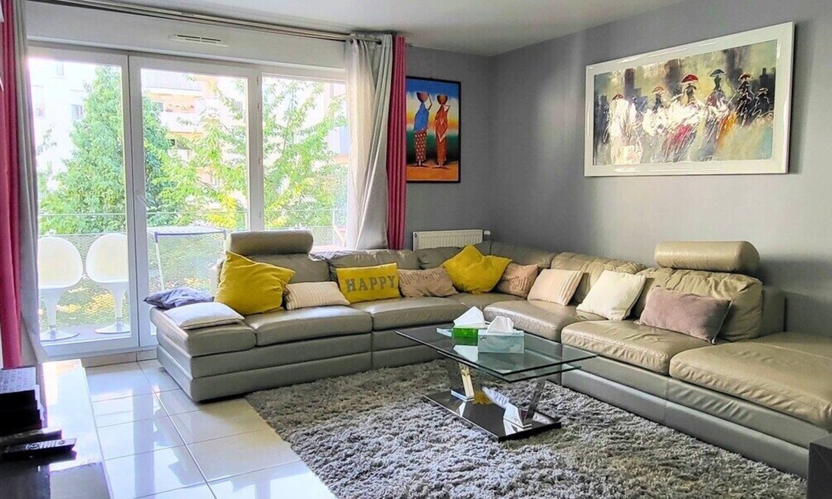 Bobigny Apartment | Le Riad, spacious apartment in Bobigny