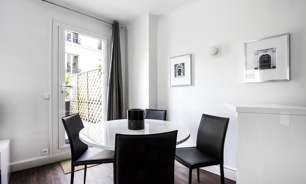 L'Europe Apartment | Le Saint Lazare