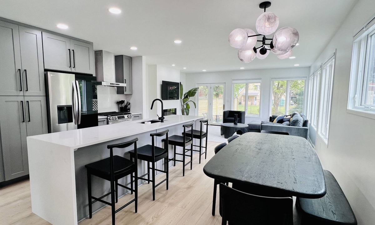 Bloomfield House | Light-Filled 3BR Home Best Area