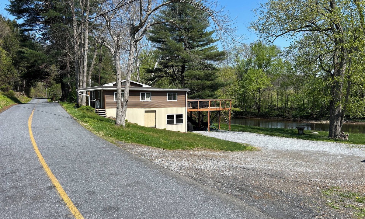 Duncannon Cabin | Linton Lodge on Sherman's Creek 2-bedroom cabin in enjoyable Duncannon with AC