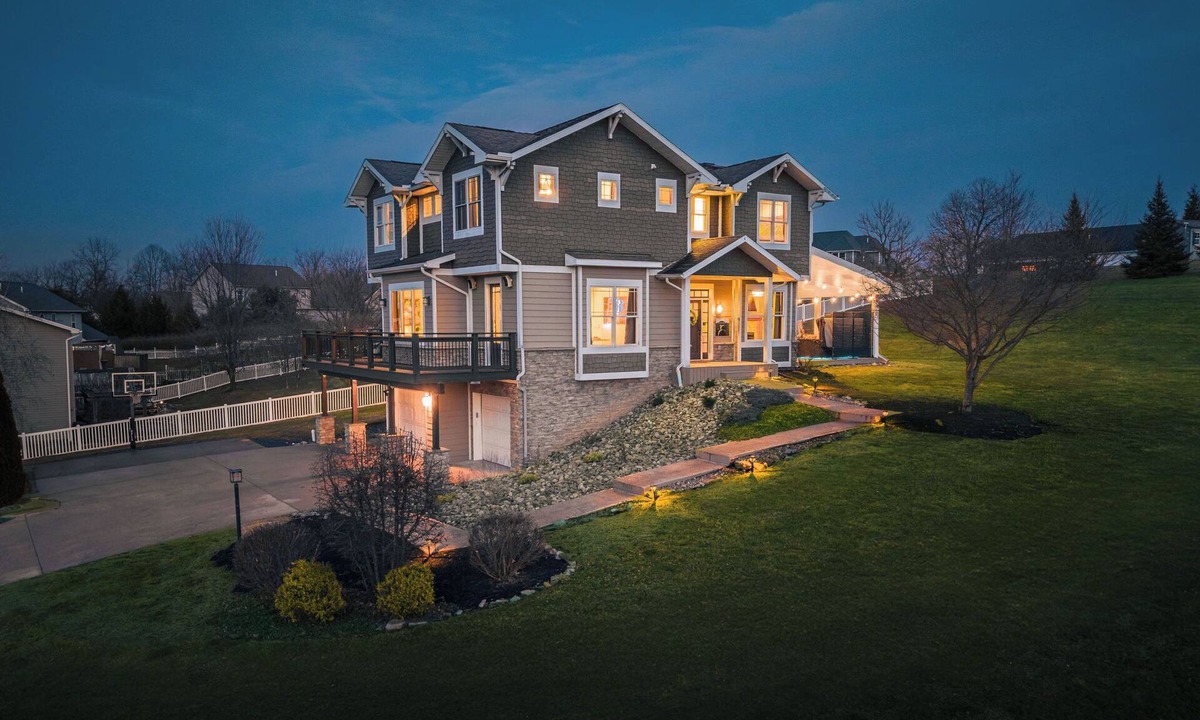 Bellefonte House | Lion’s Lookout | PSU Retreat w/Hot Tub & Game Room