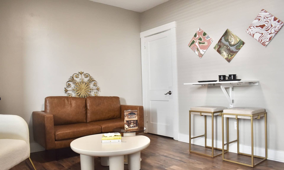 Bloomfield Apartment | ~Little Italy ~ Mid Century Modern One Bedroom~