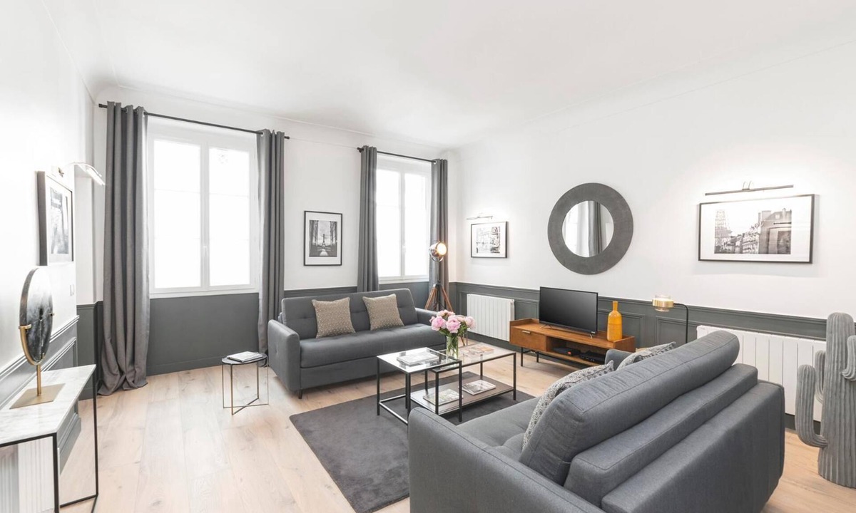 Quartier du Faubourg-Montmartre Apartment | LivinParis | Luxury 3 Bedrooms Opera I