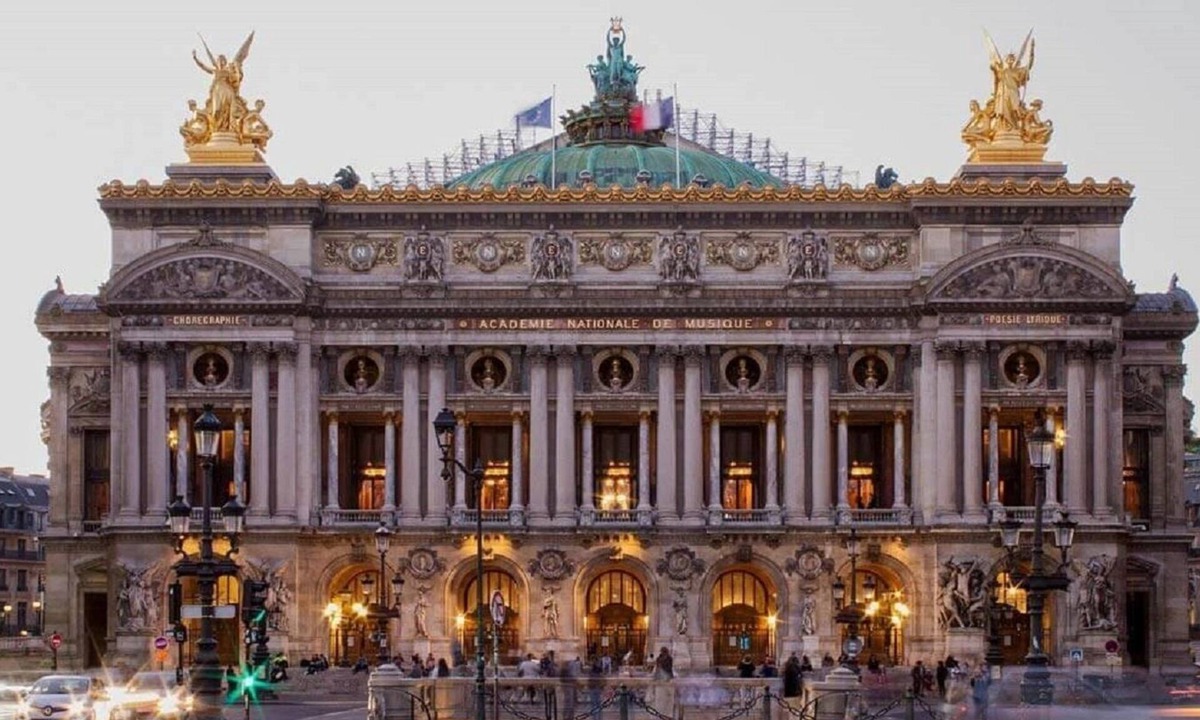 Quartier du Faubourg-Montmartre Apartment | LOCATED WITHIN WALKING DISTANCE OF THE PALAIS ROYAL & LOUVRE WITH AIR CON- OPERA