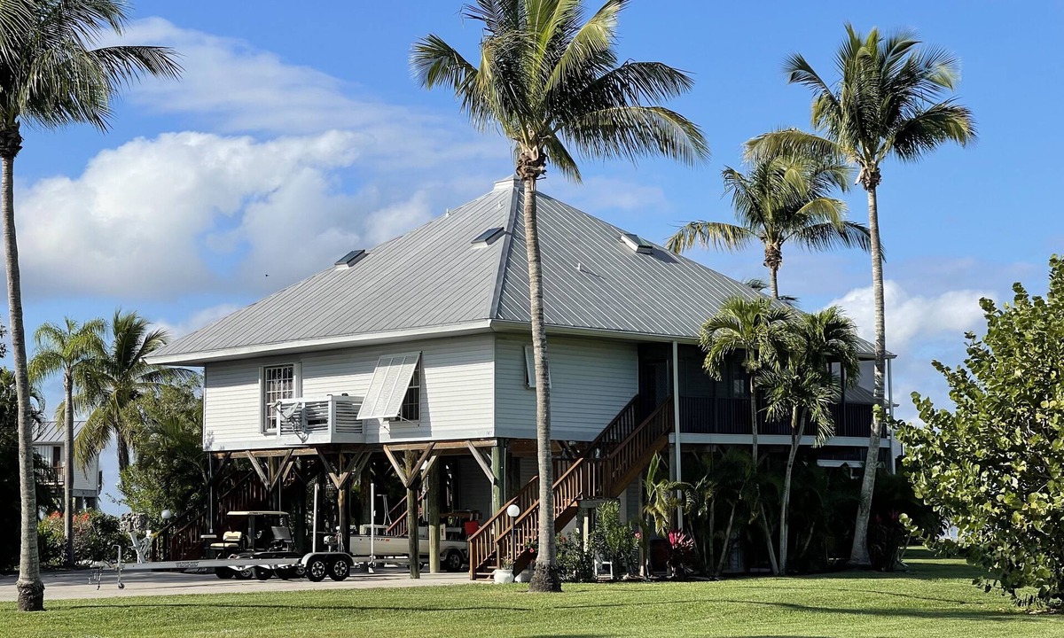 Chokoloskee Condo | Location, Hidden Gem, Fishing, Paradise, Sunsets, Relax on the Bay 1274 sq ft