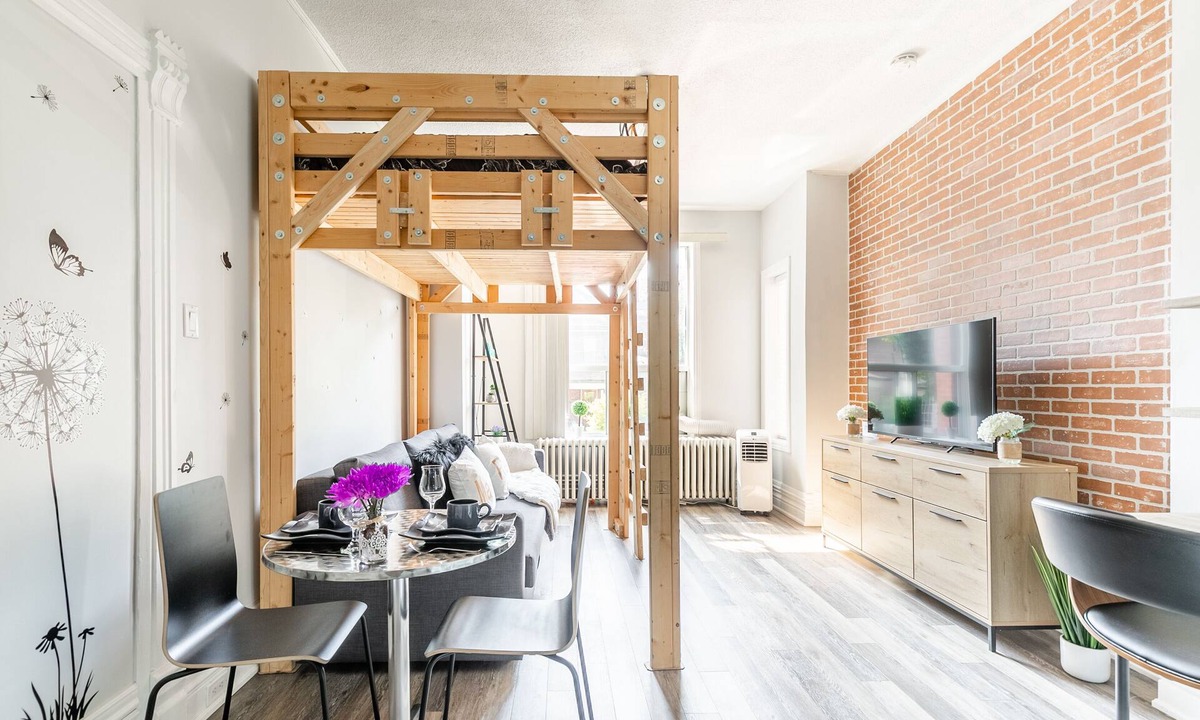 Parkdale Apartment | Loft Bed Sun-Filled High Ceiling Boutique Studio Downtown